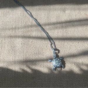 Silver tone turtle rhinestone pendant necklace Florida beach ocean dainty demure